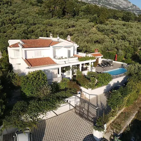 Noa Villa *