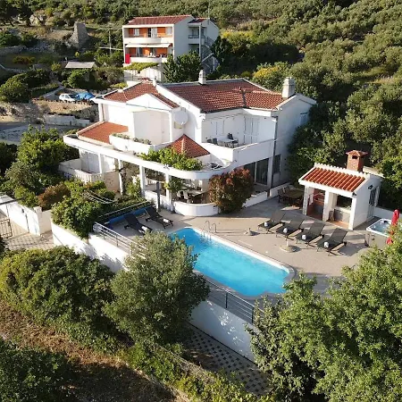 فيلة Noa ماكارسكا