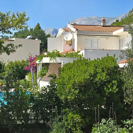 Noa فيلة ماكارسكا